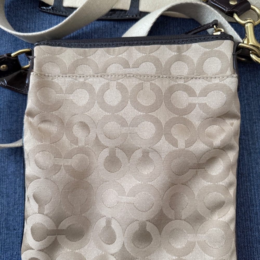 Coach crossbody bag in very good condition. - Picture 3 of 7